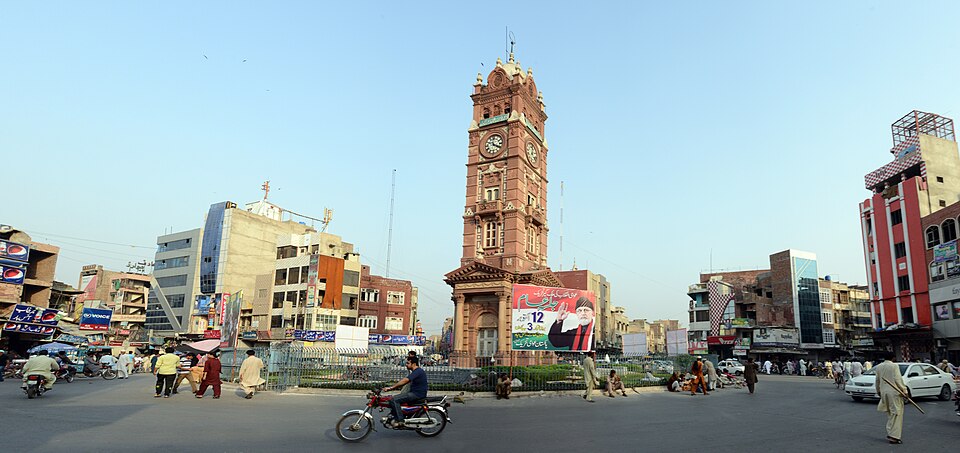 Fayl:Clocktower Faisalabad, Panorama.jpg