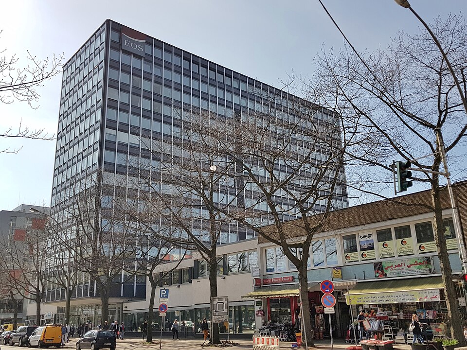 Fayl:Gebäude der EOS in Hamburg.jpg