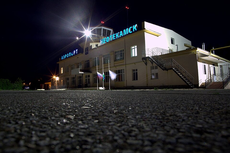 Fayl:Neftekamsk Airport.jpg