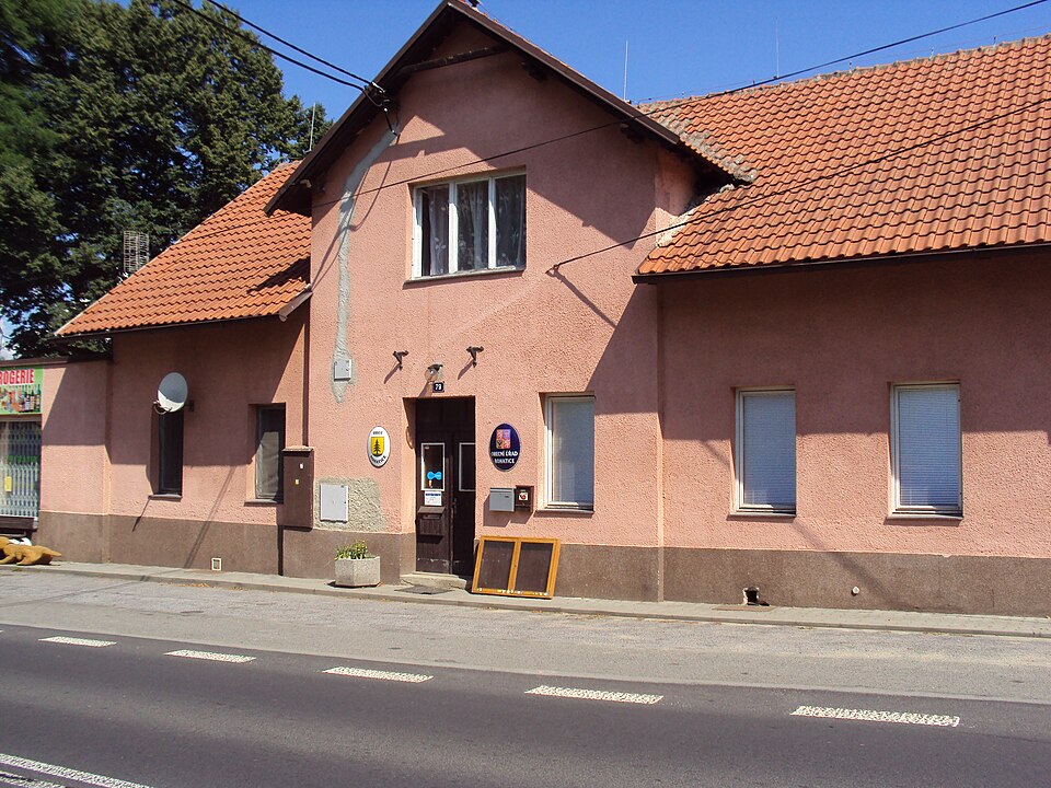 Fayl:Obecní úřad Bohatice.jpg