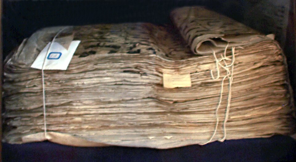 Fayl:Uthman Koran-RZ.jpg