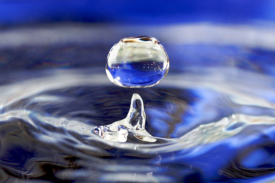 Fayl:Water drop 001.jpg