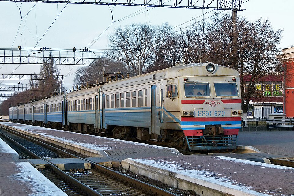 Fayl:Залізнична станція Чернігів 001.jpeg
