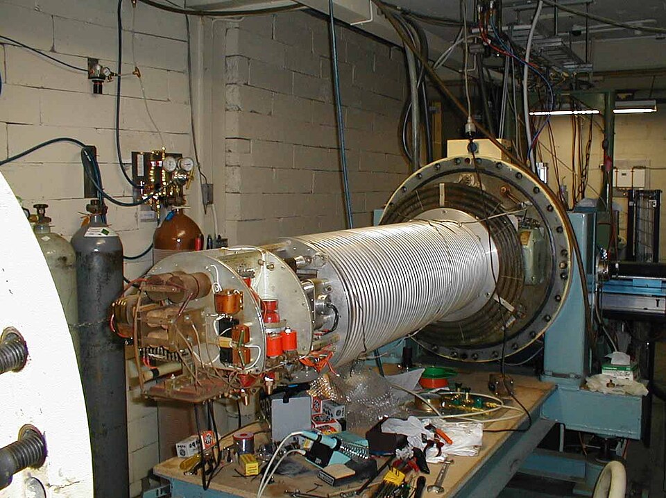 Fayl:2mv accelerator-MJC01.jpg