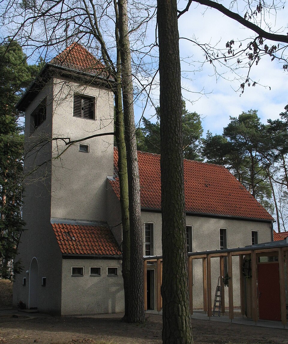 Fayl:Bergfelde church.jpg