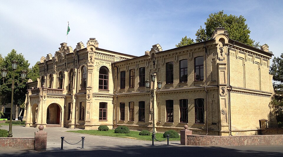 Fayl:Building of Realschule in Tashkent.jpg