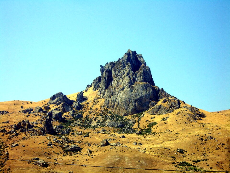 Fayl:Mountain Beshbarmag, Azerbaijan, 2007.jpg