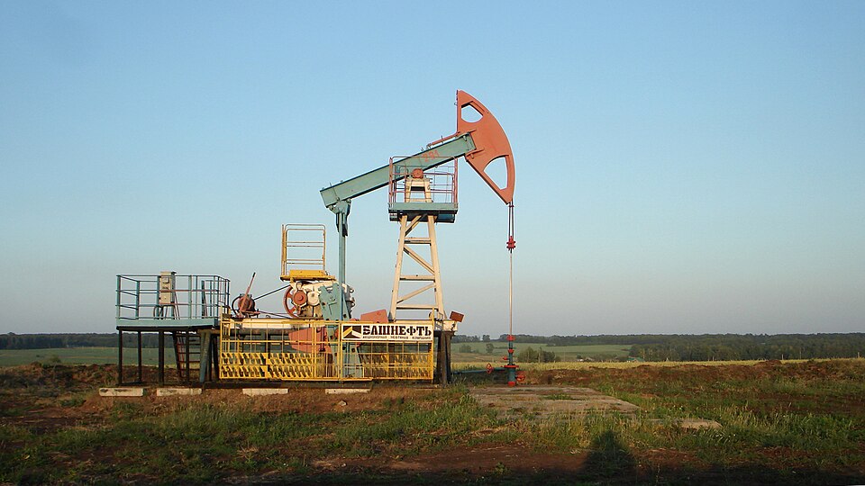 Fayl:Oil pump Bashneft.jpg