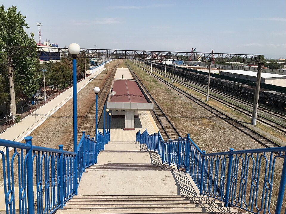 Fayl:タカマチ駅のプラットホーム.jpg