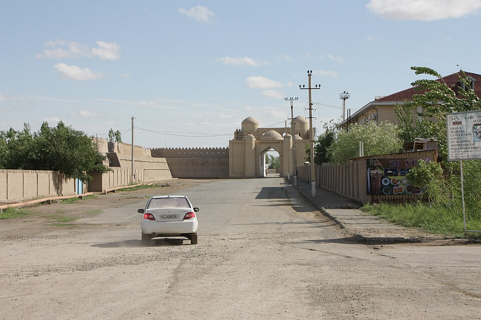 Fayl:Ditchan Kala south gate.jpg