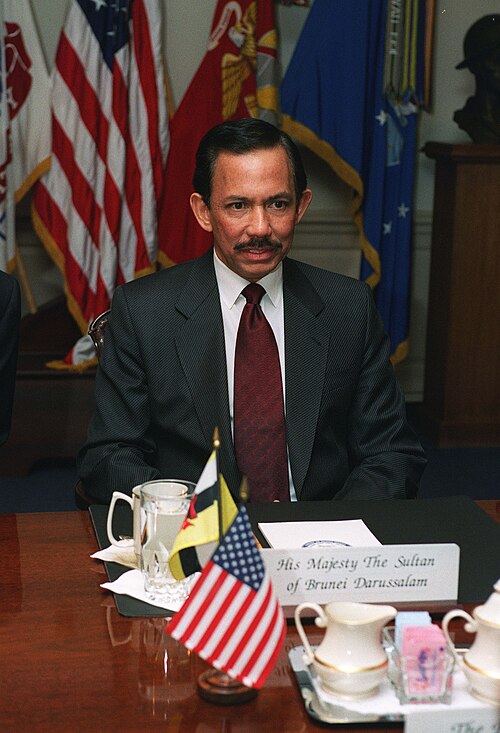 Fayl:Hassanal Bolkiah 2002.jpg