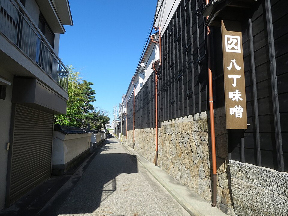 Fayl:Hatcho-Miso-Kakukyu-3.jpg