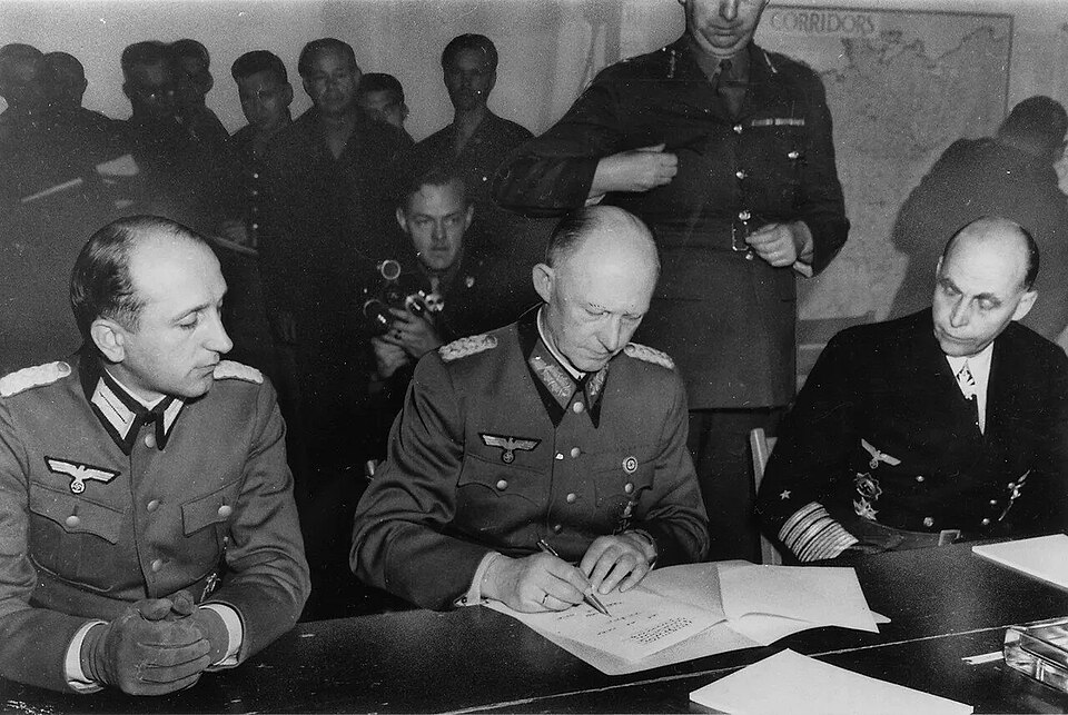 Fayl:Jodl surrender front view.JPG