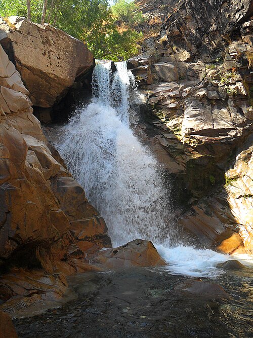 Fayl:Karaarcha waterfall.JPG