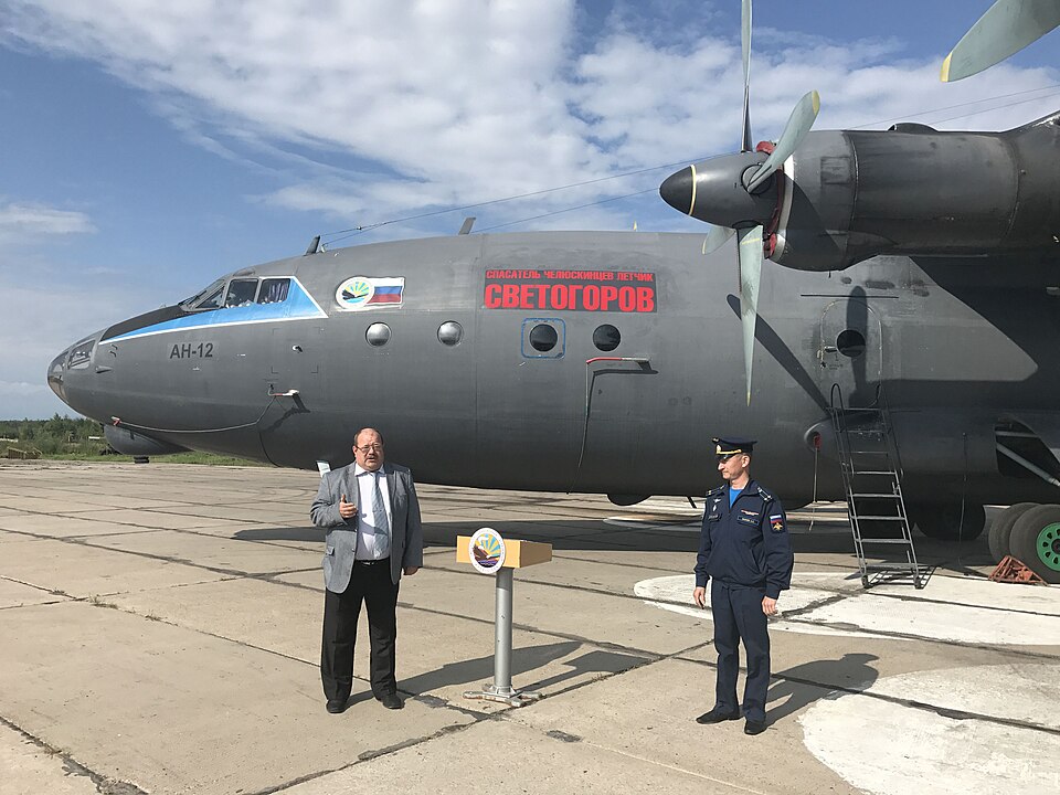 Fayl:Ан-12БК «Спасатель челюскинцев летчик Светогоров».jpg