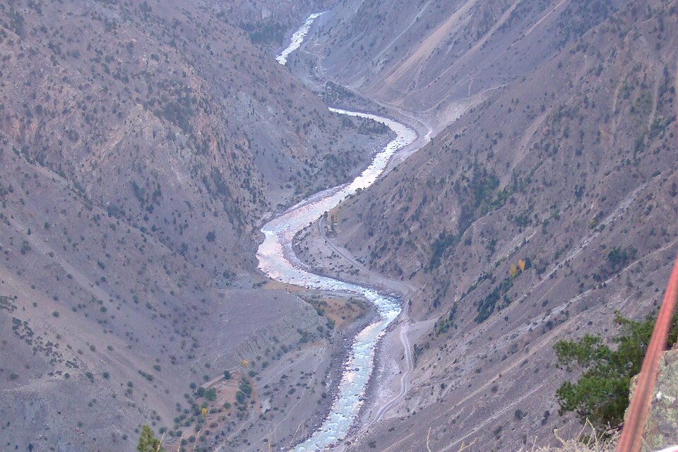Fayl:Astor valley.jpg