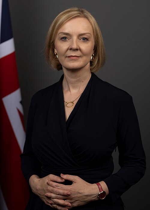 Fayl:Liz Truss official portrait.jpg