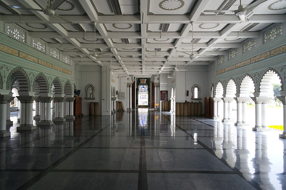 Fayl:Masjid Zahir Interior View.JPG