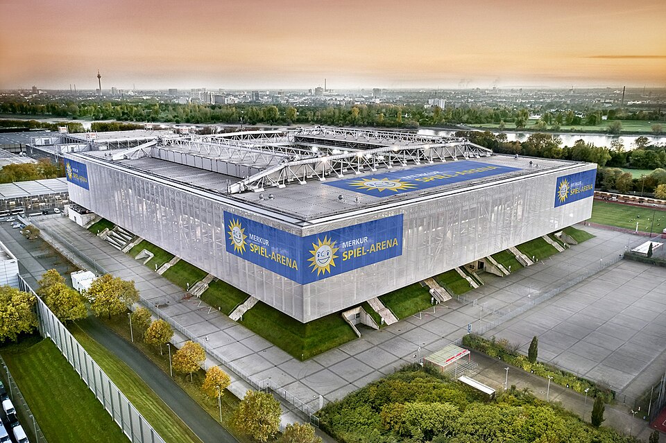 Fayl:Merkur-Spiel-Arena.jpg