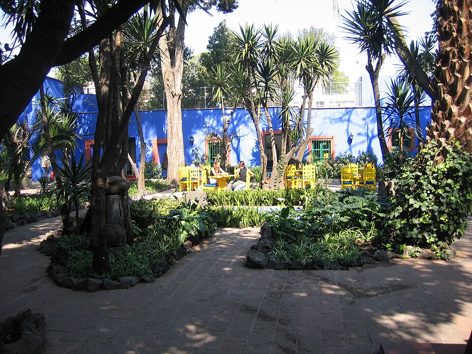 Fayl:The Blue House 4.jpg
