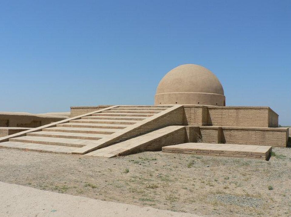 Fayl:Fayaz Tepe stupa.jpg
