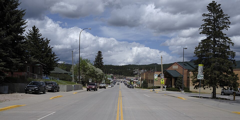 Fayl:Hill City, SD.jpg