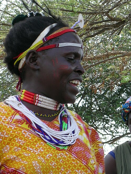 Fayl:Kenyan woman (Kuria tribe).jpg