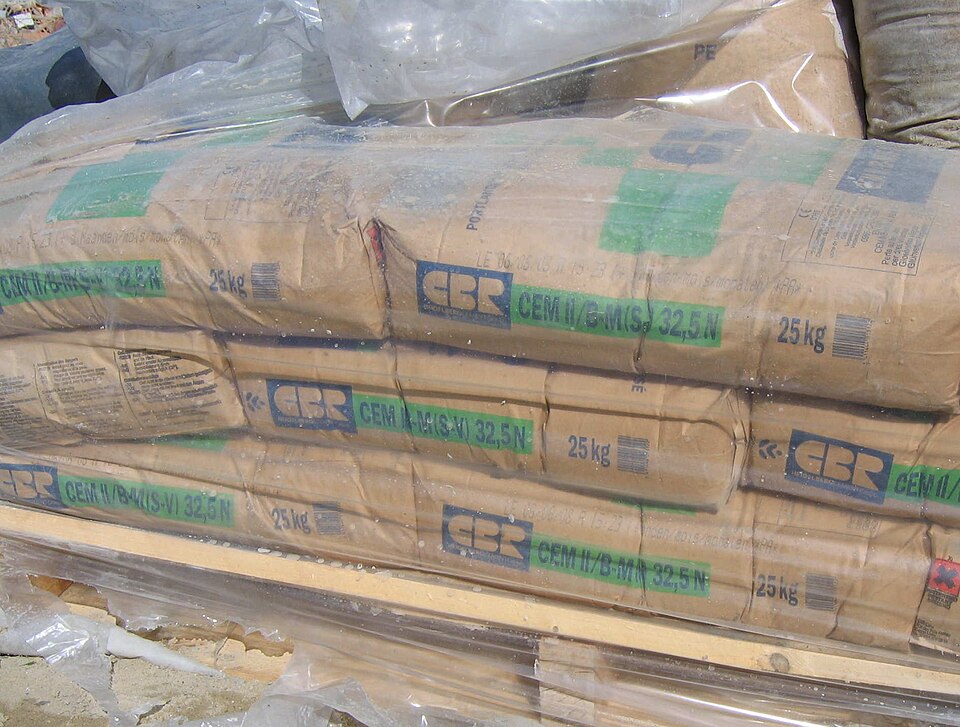 Fayl:Portland Cement Bags.jpg