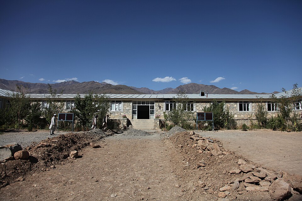 Fayl:School in Wardak-2009.jpg