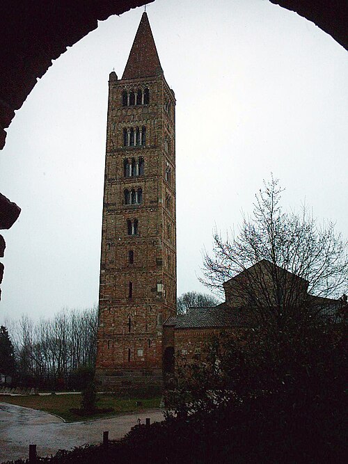 Fayl:Abbazia di Pomposa-campanile.jpg