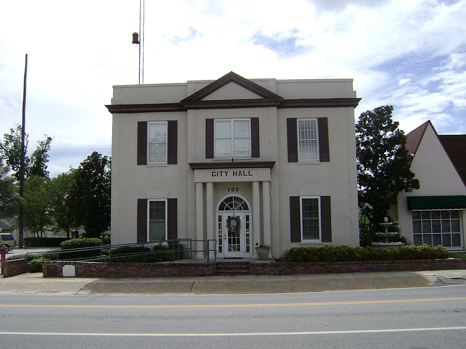 Fayl:Hahira City Hall.jpg