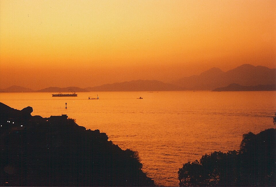 Fayl:Lamma evening4.jpg