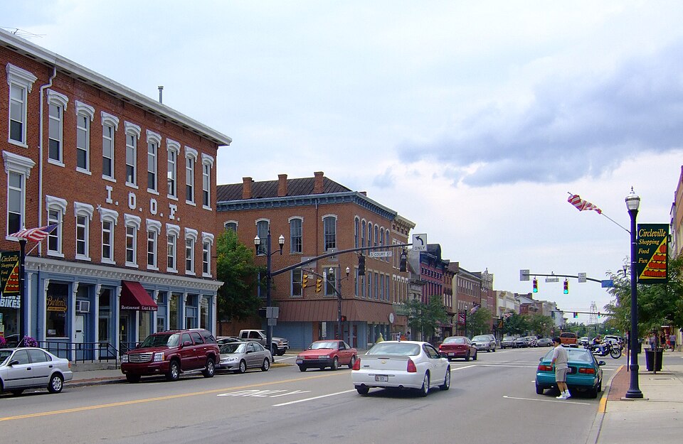 Fayl:Main Street Circleville.JPG