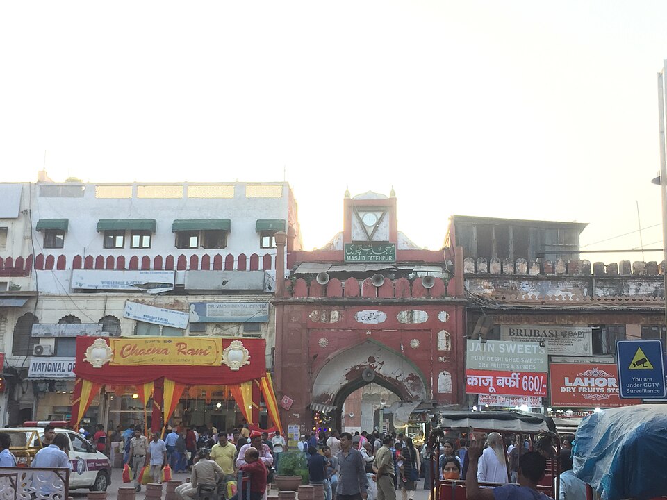Fayl:Masjid fatehpuri, old Delhi.jpg