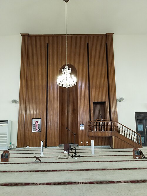 Fayl:Minbar of King Faisal Mosque.jpg