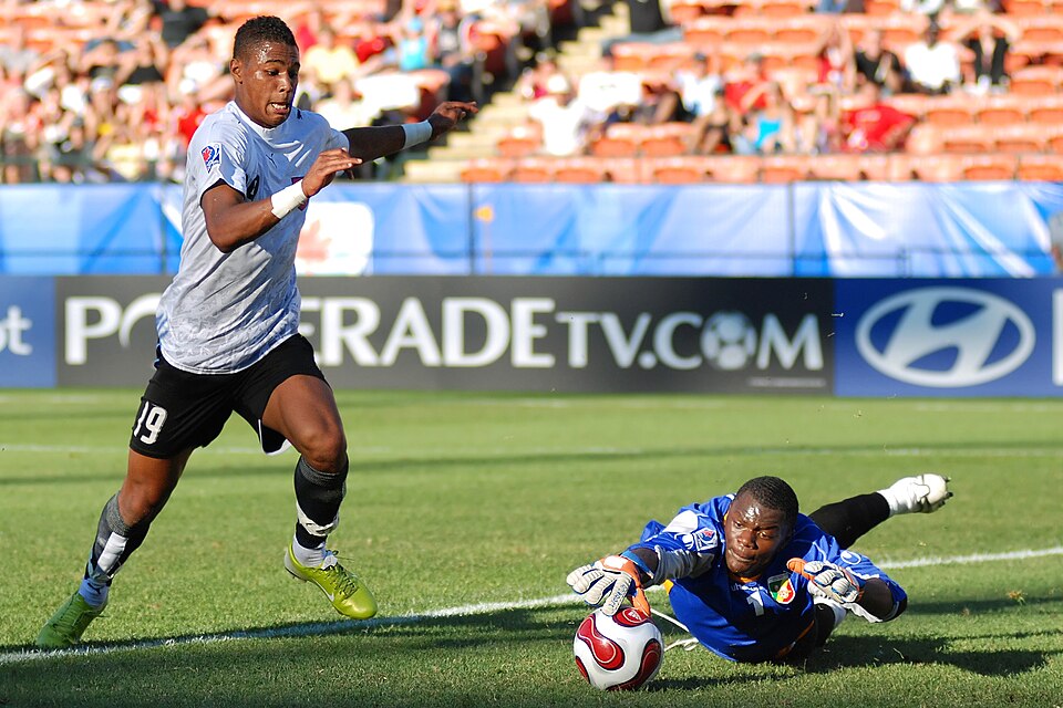 Fayl:U20-WorldCup2007-Okotie-Onka edit2.jpg