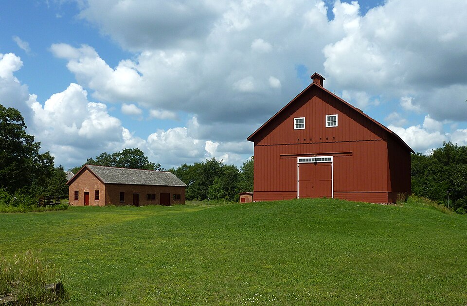 Fayl:2009-0810-NorthOaks-HillFarm.jpg