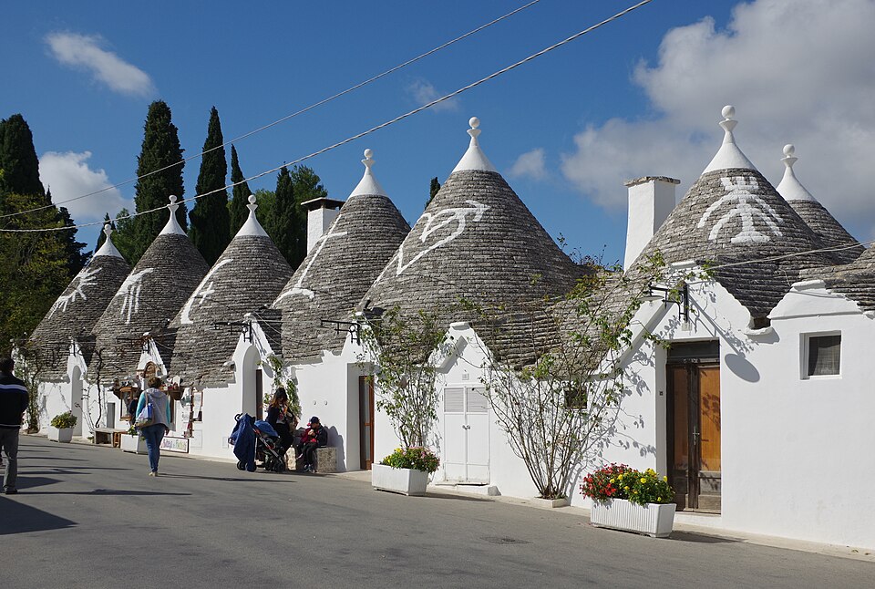 Fayl:Alberobello BW 2016-10-16 13-43-03.jpg