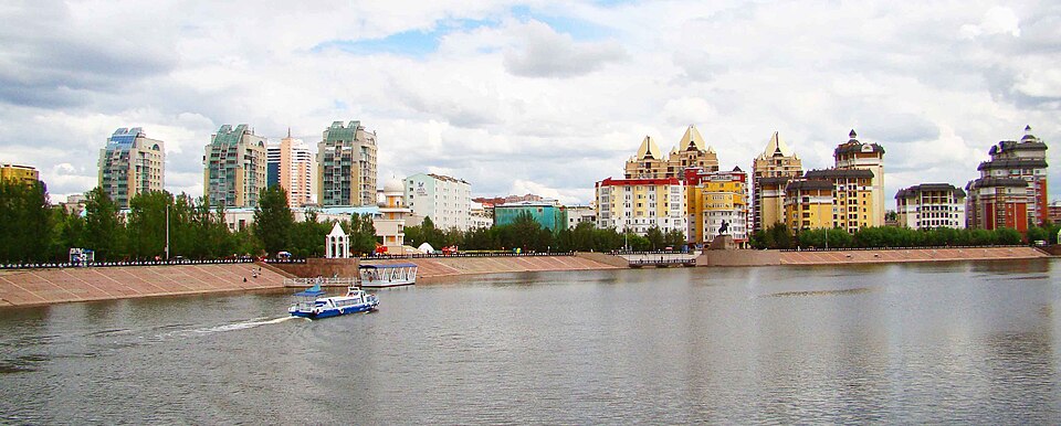 Fayl:Ishim River in Nur-Sultan (cropped).jpg