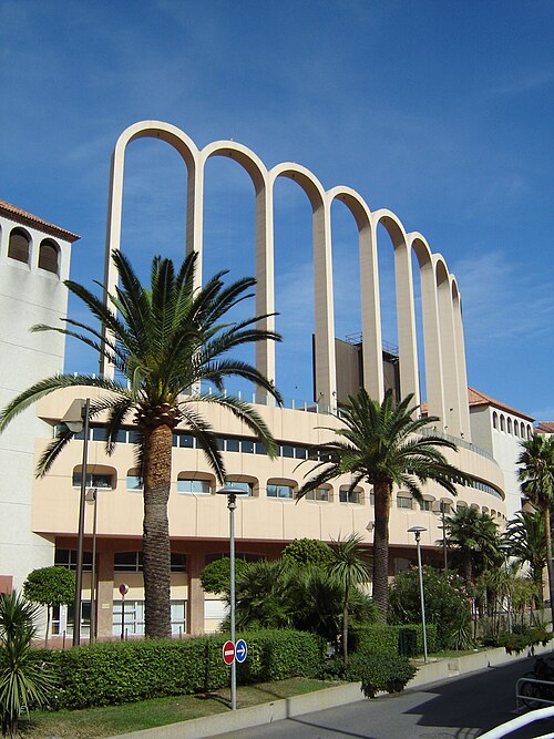 Fayl:Stadion von Monaco Seitenansicht.jpg