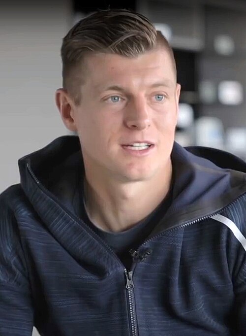 Fayl:Toni Kroos Real Madrid 2021.jpg