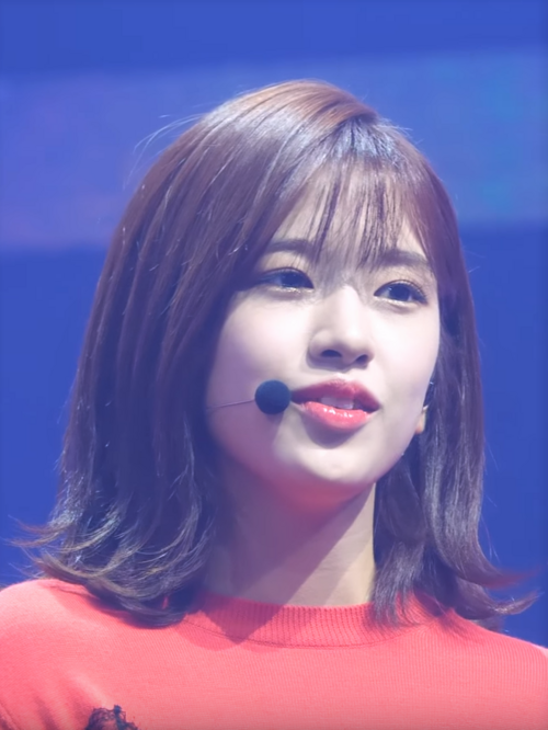 Fayl:181029 IZ*ONE Yujin 02.png