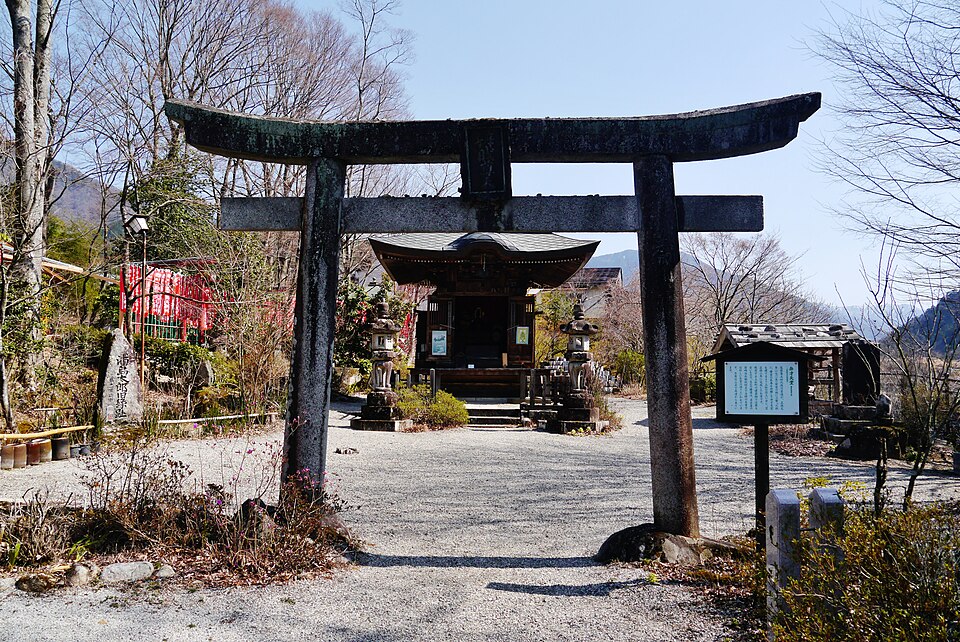 Fayl:Agematsu Shinto-Schrein Torii.jpg