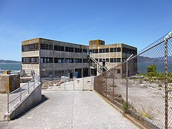 Alkatraz, tashqarida (2012)