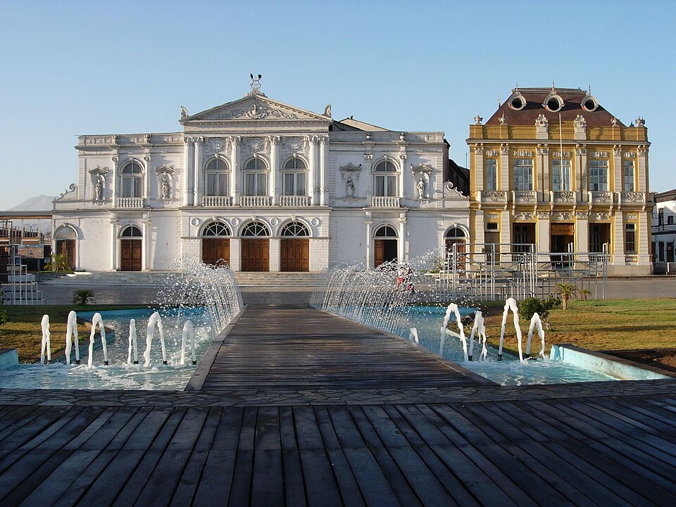 Fayl:Iquique theater.jpg