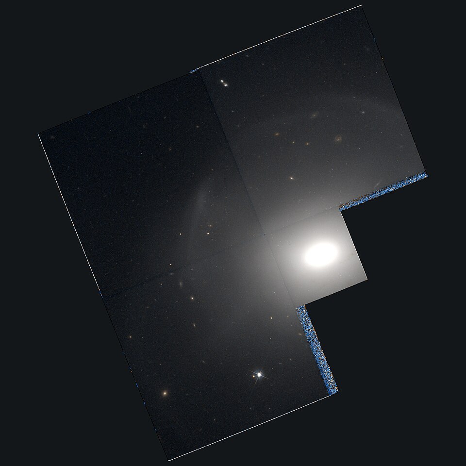 Fayl:NGC7585-HST-R814GB555.jpg