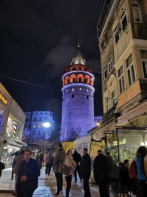 Fayl:Night Istanbul.jpg
