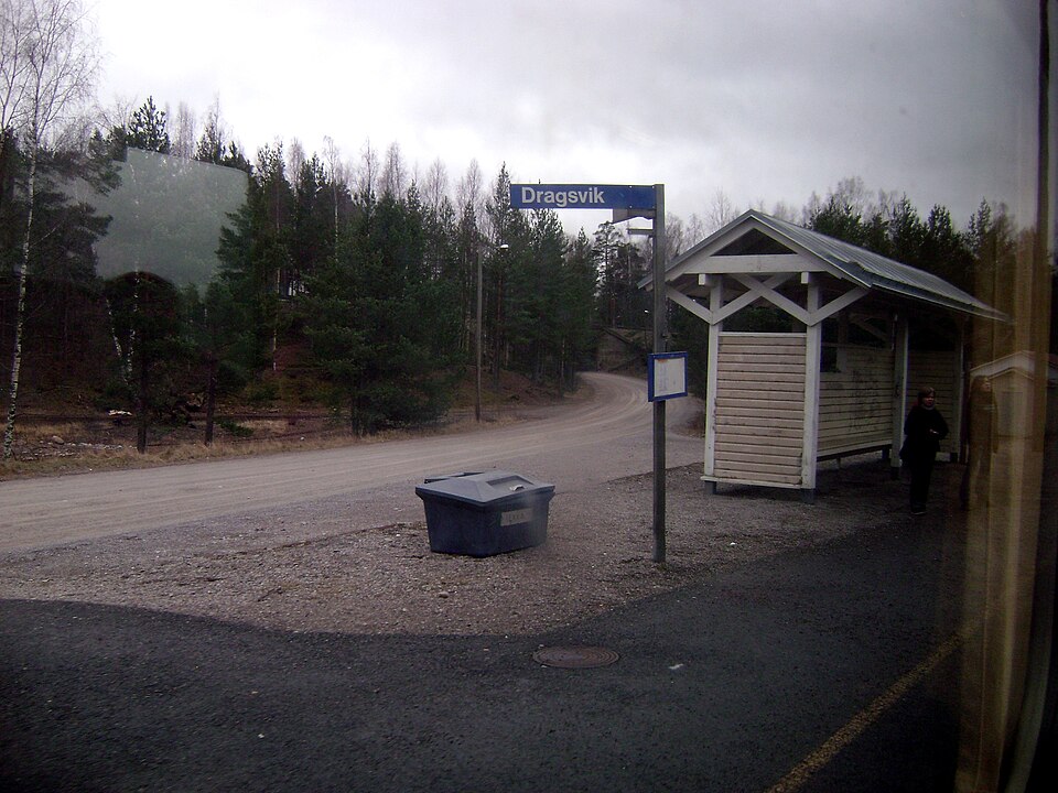 Fayl:Dragsvikin rautatieasema.JPG
