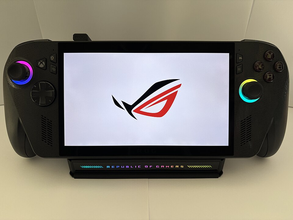 Fayl:Gaming handheld.jpg
