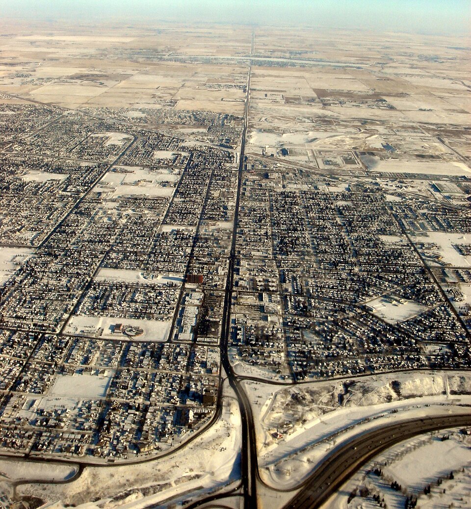 Fayl:International Avenue, Calgary-aerial.JPG